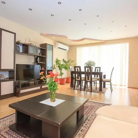 мария парк Apartman