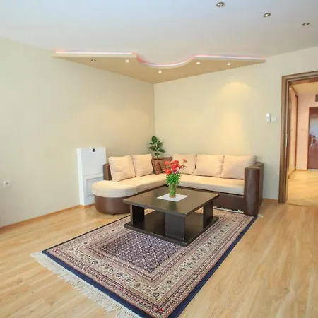 мария парк Apartman